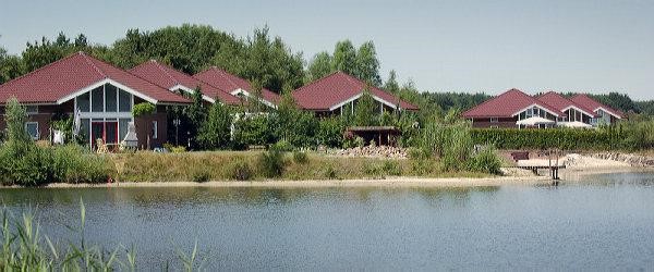 Westerhaar-Vriezenveensewijk, recreatievilla's aan het water